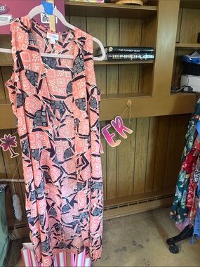 LuLaRoe Coral and Black Geometric Sleeveless Kimono Vest